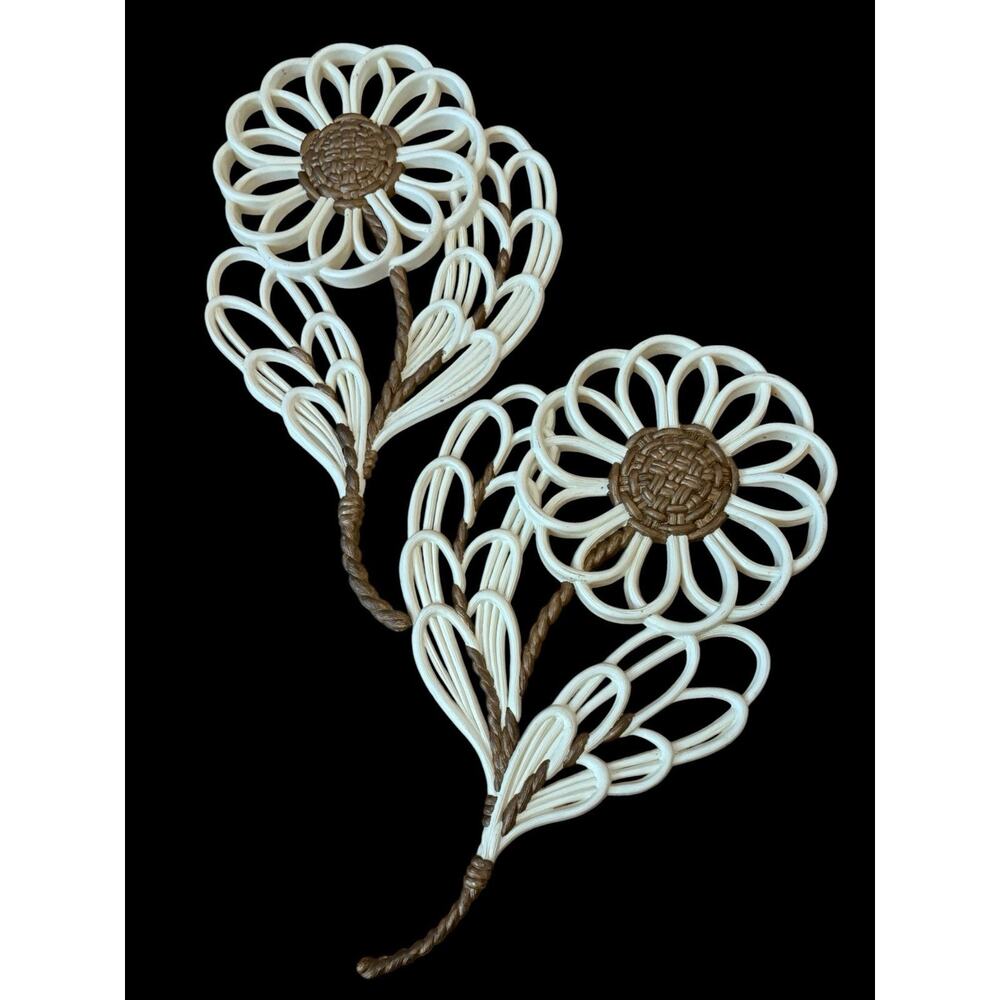 Vintage Burwood Daisy Wall Decor Set Plastic Rattan Look Flowers 18x10.5